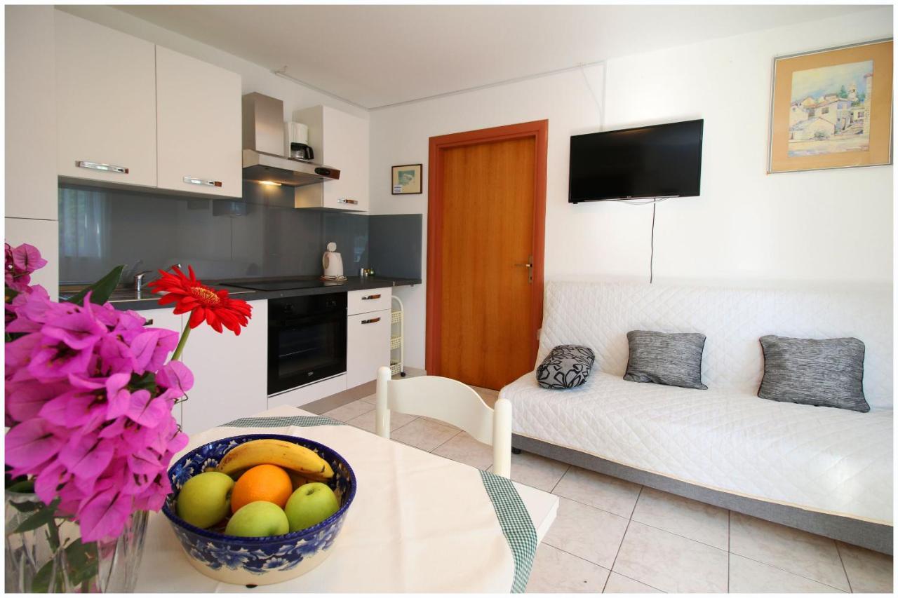 Apartments Elvis Primosten Exterior photo