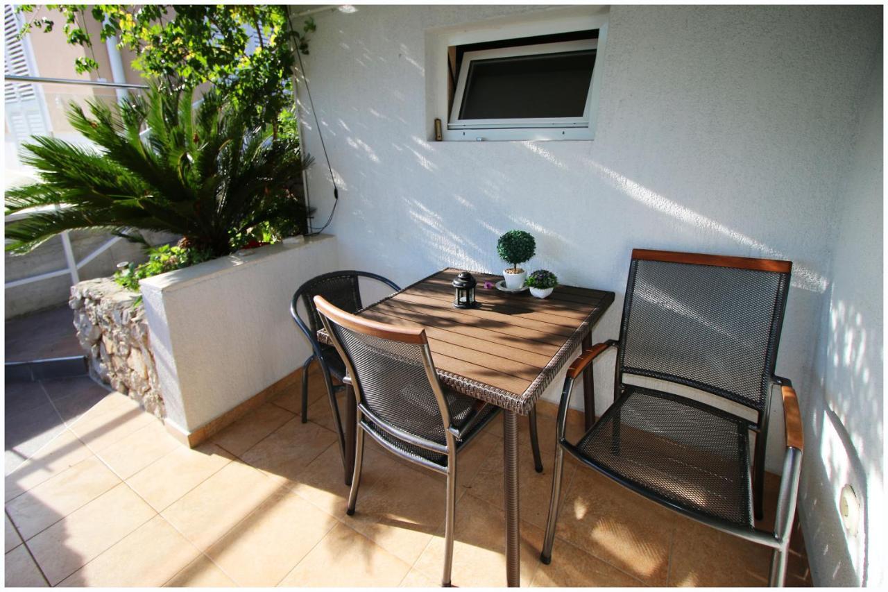 Apartments Elvis Primosten Exterior photo