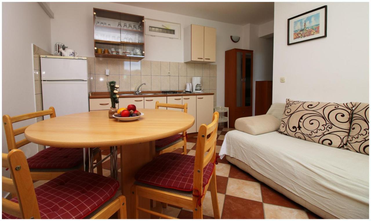 Apartments Elvis Primosten Exterior photo