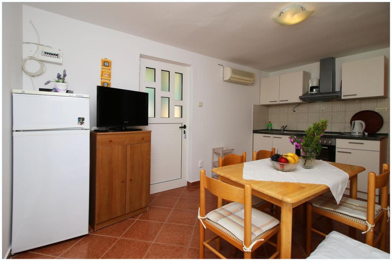 Apartments Elvis Primosten Exterior photo
