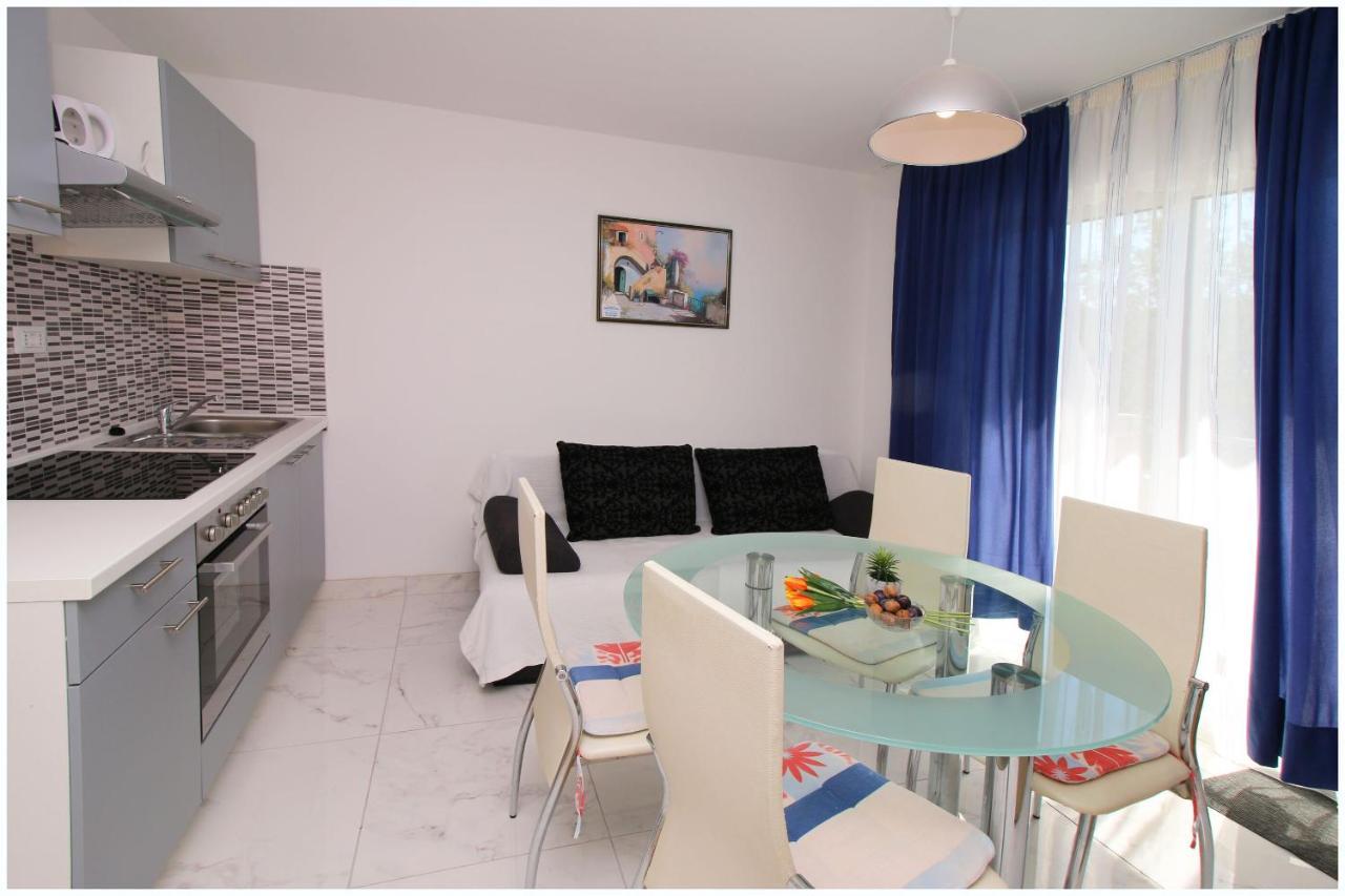 Apartments Elvis Primosten Exterior photo