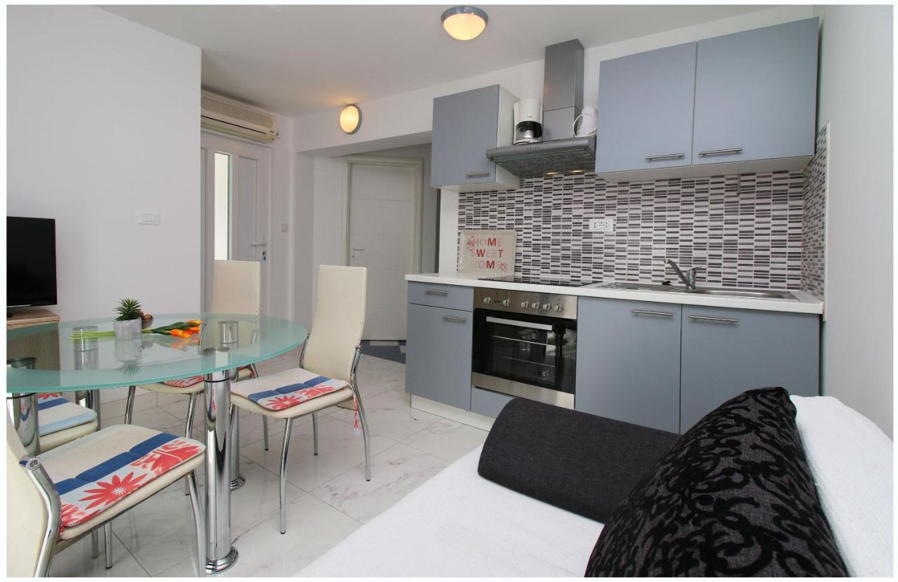 Apartments Elvis Primosten Exterior photo