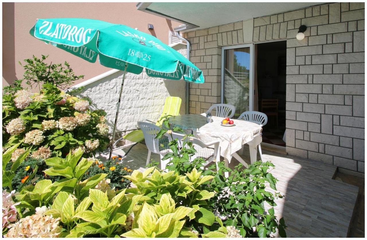Apartments Elvis Primosten Exterior photo